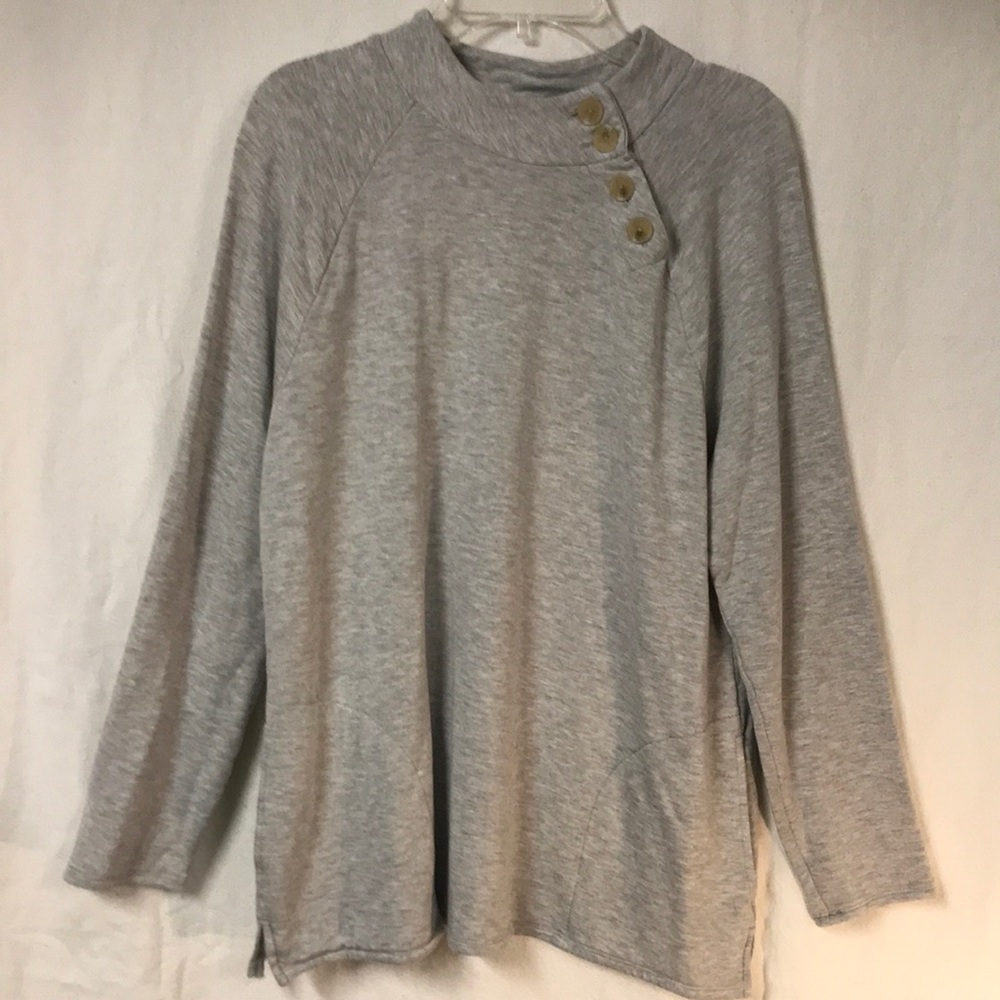 Chico’s Women’s Sweatshirt Top Gray Size M Buttons at neck Hand Warmer Pockets